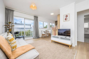 Beautifully renovated 2 bdrm Perfect Locatn